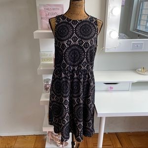 💐Black and Beige Crochet Lace Dress Size Medium